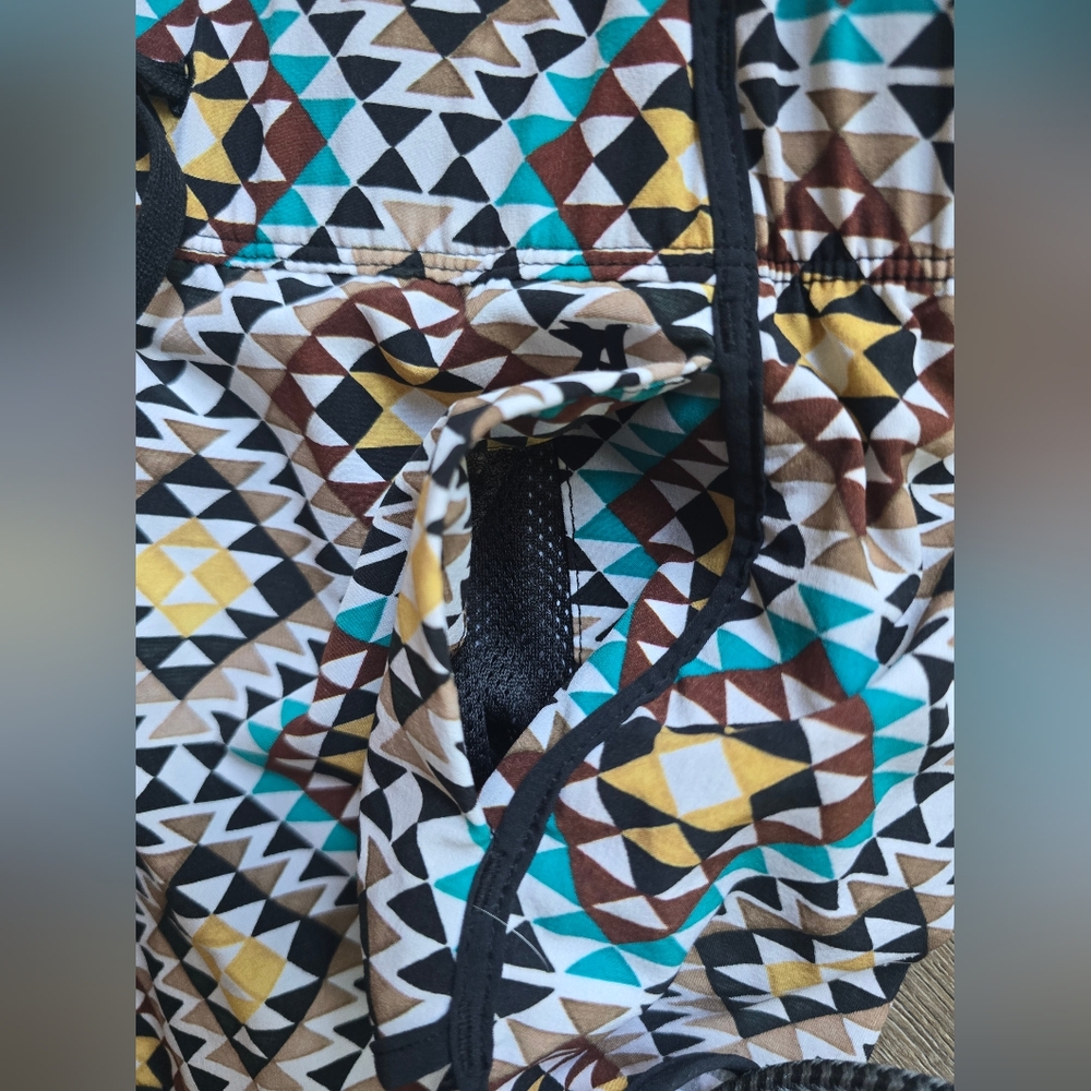 Hurley X Geometric Patterned Women's Swim Shorts Medium NWOT - Picture 3 of 4